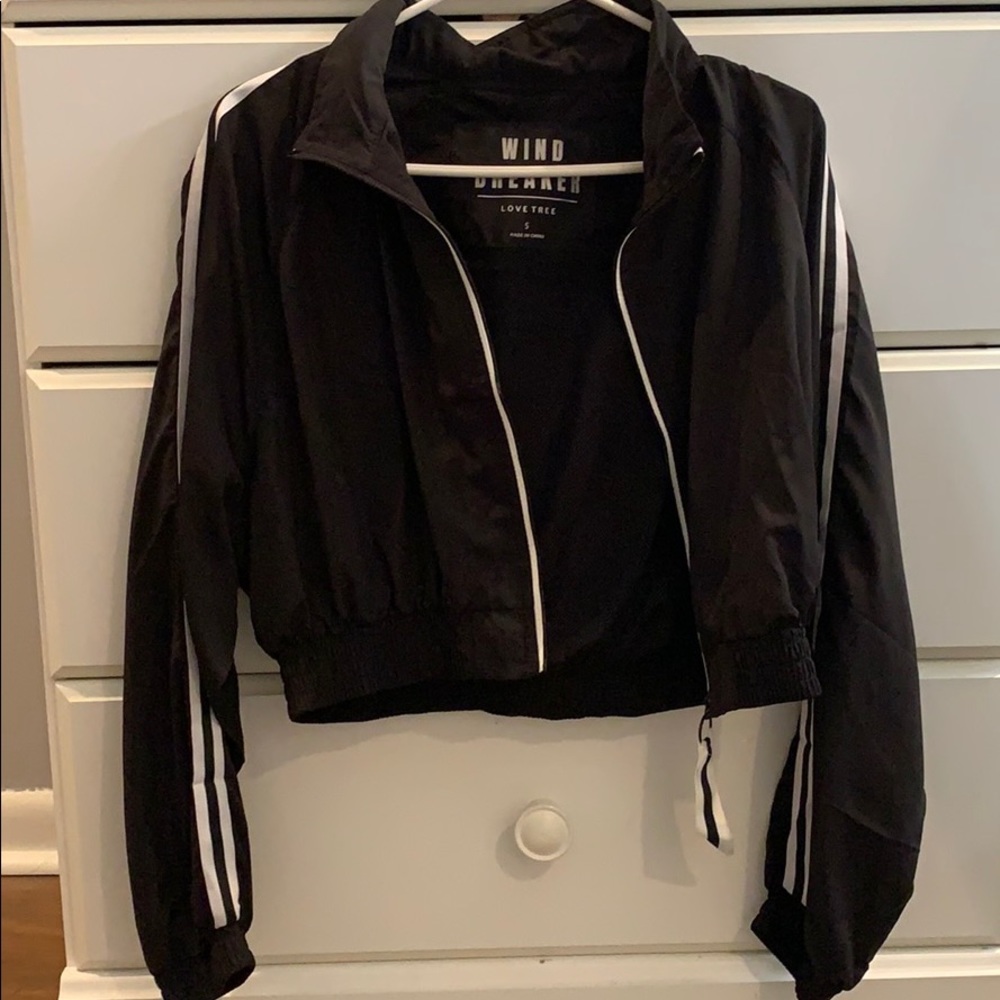 Cropped wind breaker